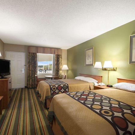 Super 8 By Wyndham Meridian Exterior photo