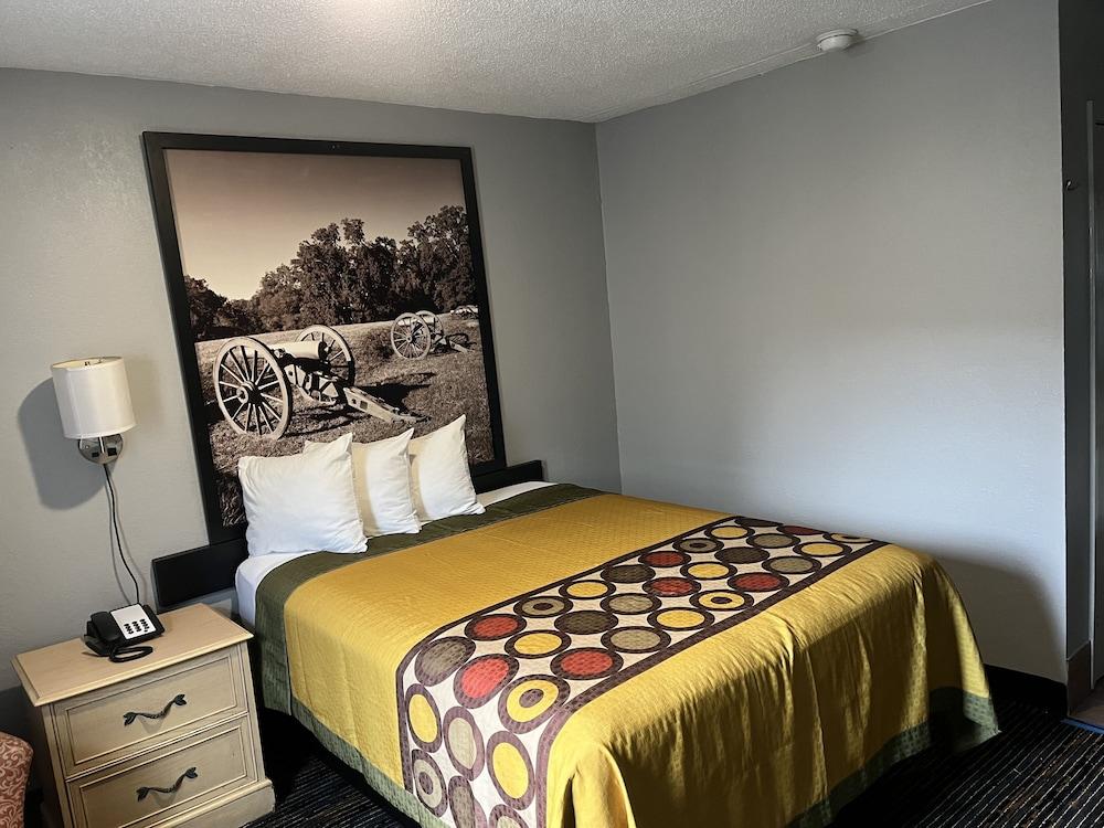 Super 8 By Wyndham Meridian Exterior photo